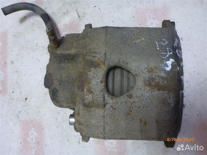 Суппорт передний левый Volkswagen Golf MK2 RF 1988