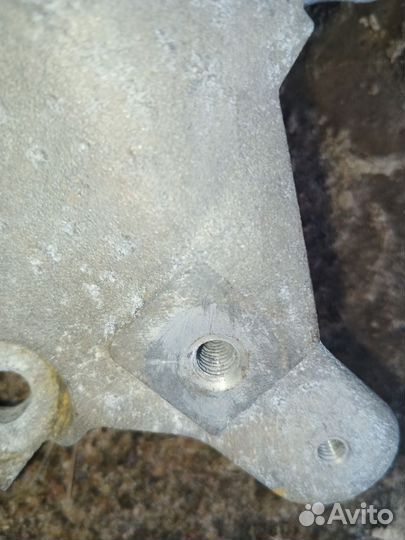 Кронштейн генератора VW Tiguan