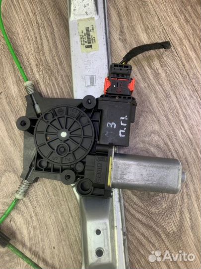 Стеклоподъемник передний правый Opel Corsa D