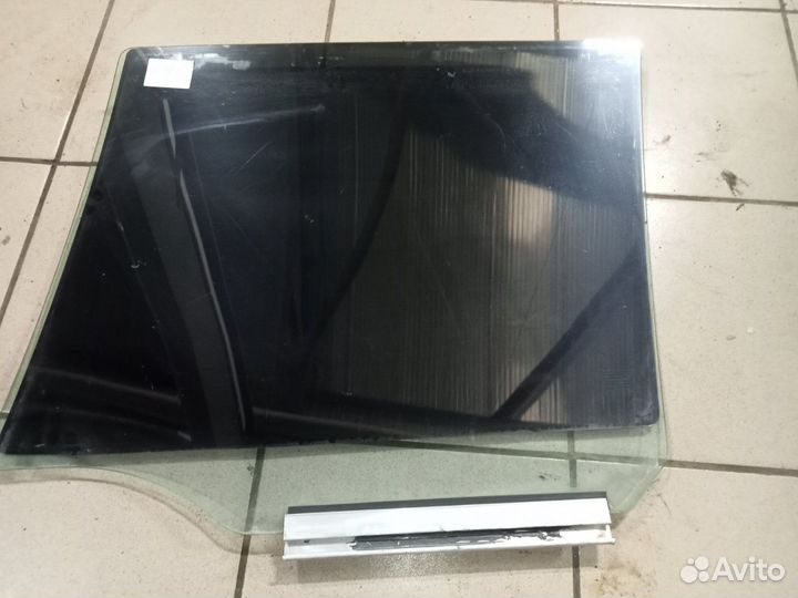 Стекло задней правой двери Опель Зафира А