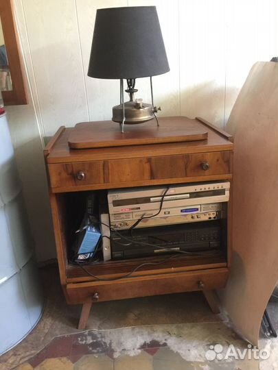 Тумба под TV ретро интерьер