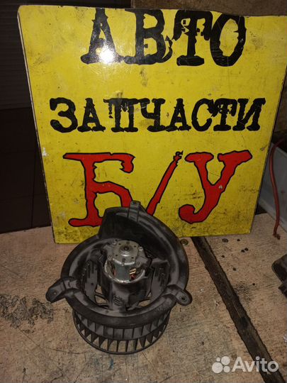 Моторчик (вентилятор) печки Mercedes 190 (W201)