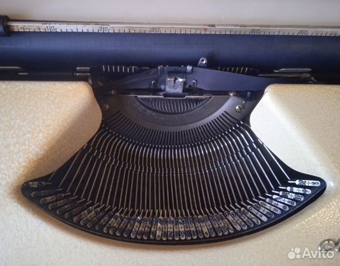 Печатная машинка olimpia, английский шрифт, винтаж