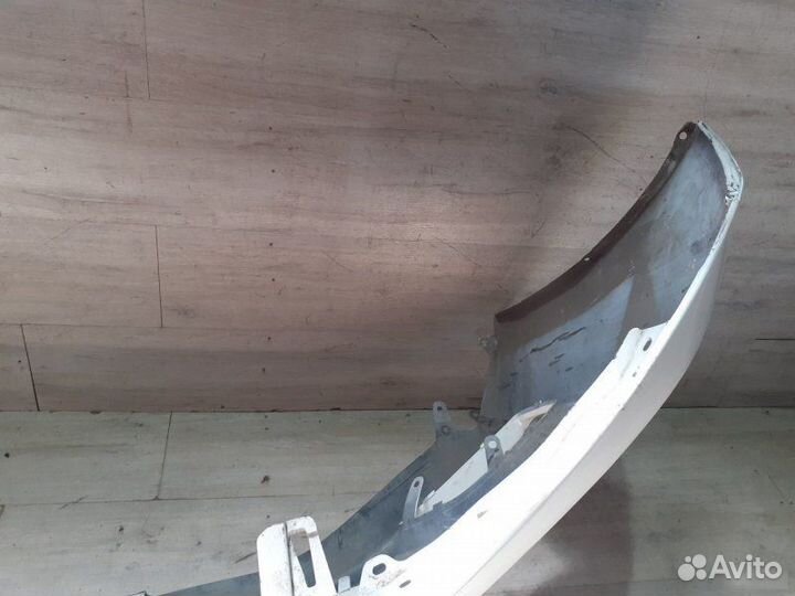 Бампер передний Toyota