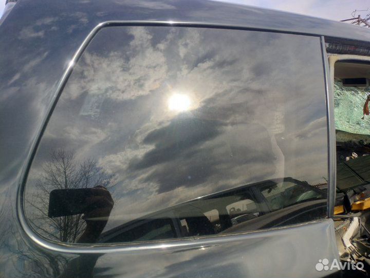 Форточка багажника правая Subaru Forester SH5