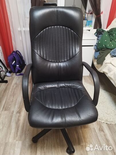 Кресло кожаное компьютерное