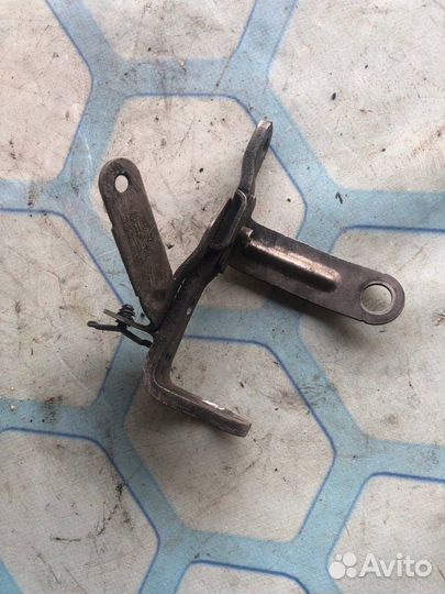 Кронштейн (сопут. товар) 03G103390P