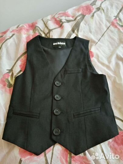 Детский костюм на мальчика 128р черный