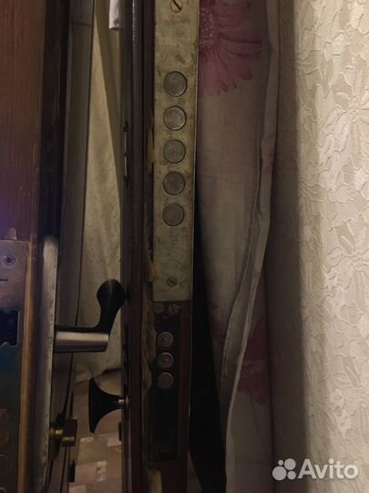 Дверь входная металлическая и деревянная