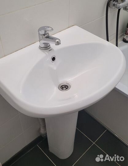 Раковина в ванную в комплекте