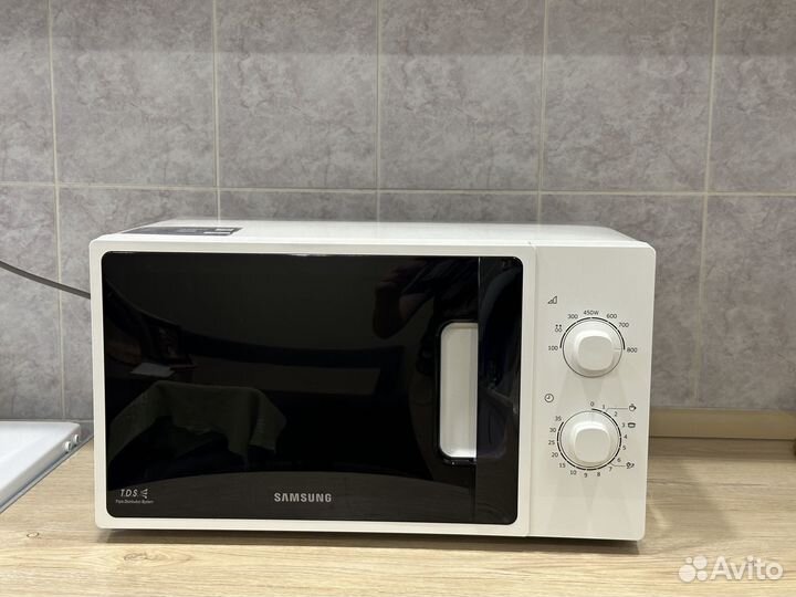 Микроволновая печь Samsung ME81KRW-1/BW белая