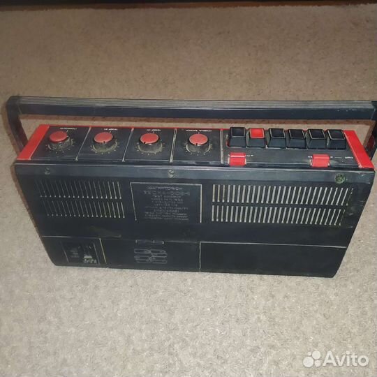 Магнитофон Весна и магнитола Aiwa