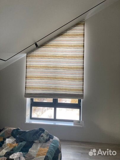 Темные шторы на косые окна