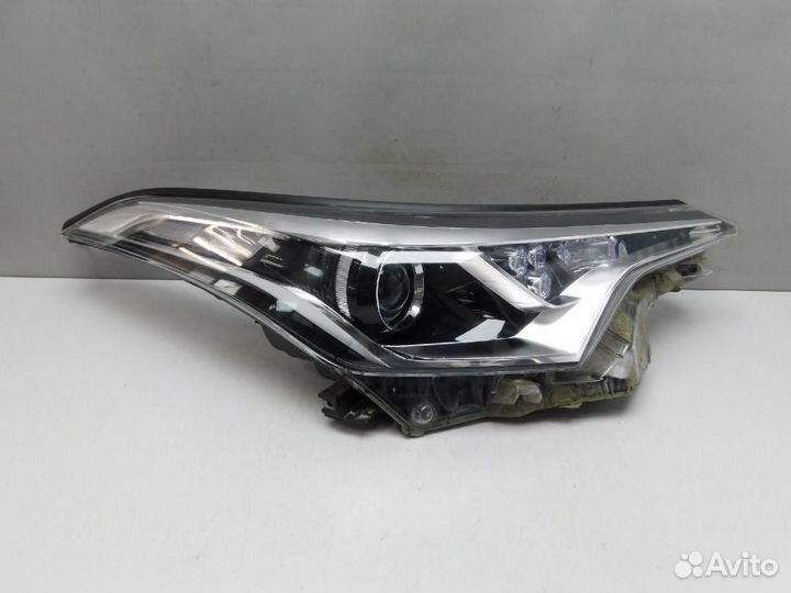 Фара правая Toyota C-HR