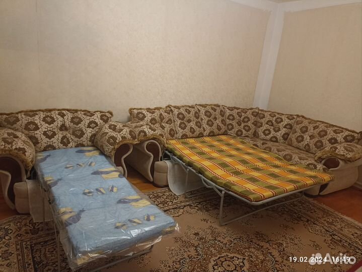 Холл угловой