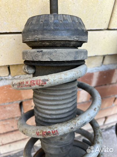 Передние стойки аммортизаторы пружины vito 638