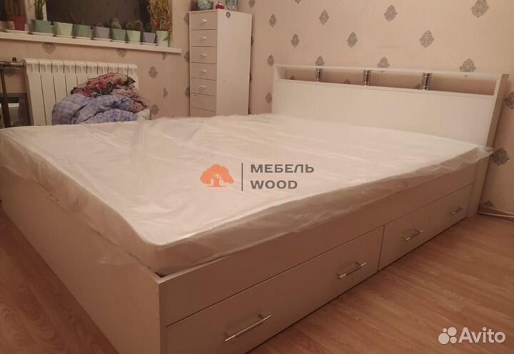 Кровать двуспальная