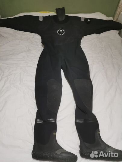 Сухой гидрокостюм