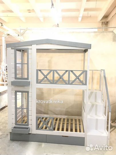 Детская двухъярусная кровать домик из массива