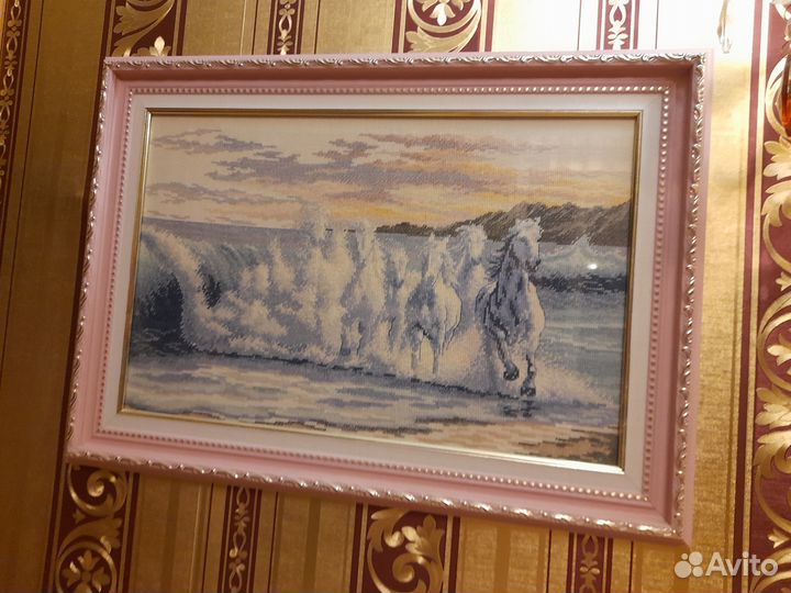 Готовая вышивка крестом. Картина