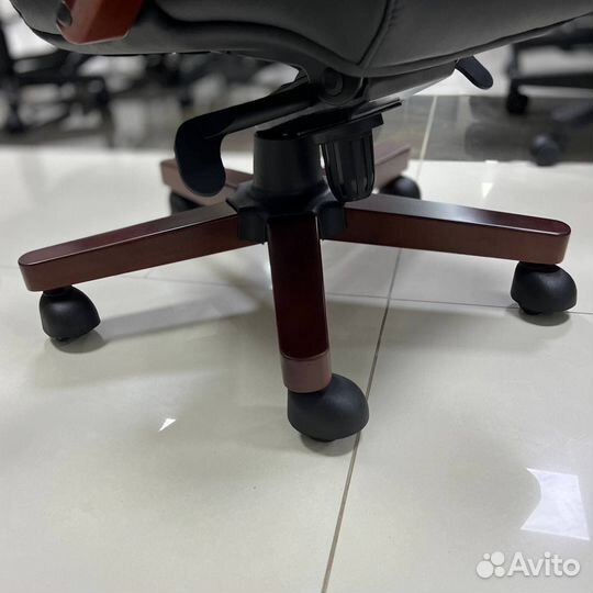 Кресло руководителя Everprof President Wood