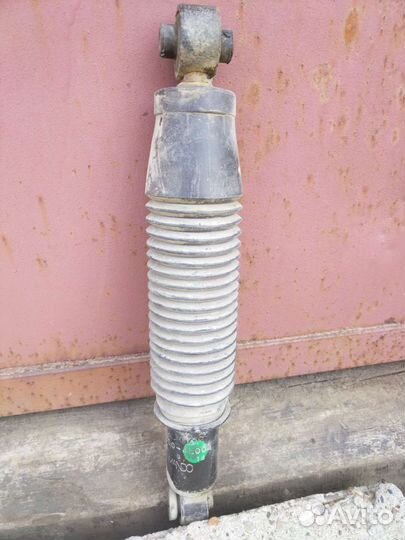 Стойка амортизатора hyundai Solaris 1