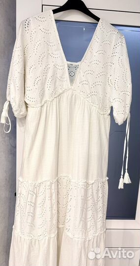 Платье с вышивкой ришелье ASOS