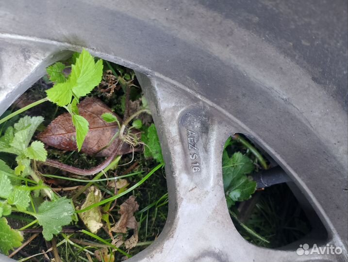 Литой диск с резиной