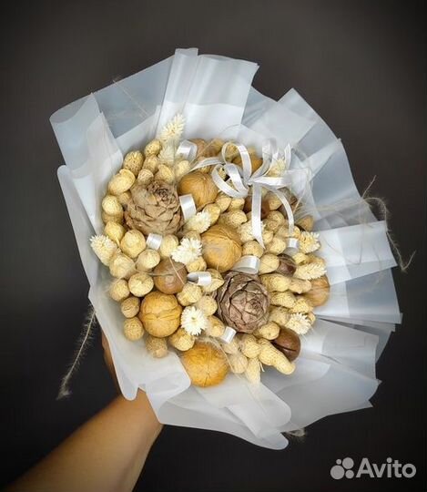 Букет из орехов. Ореховый букет женщине