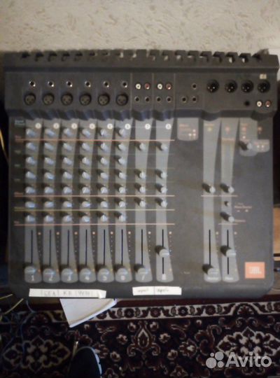 Микшерный пульт jbl