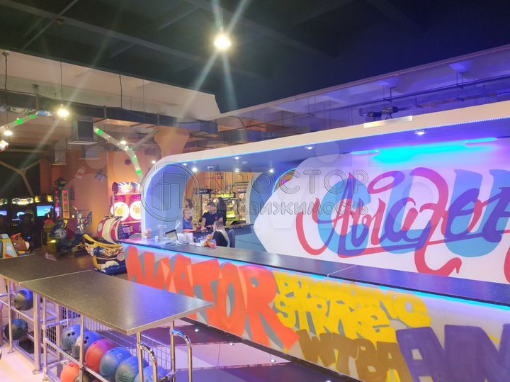 Продам торговое помещение, 1375.6 м²