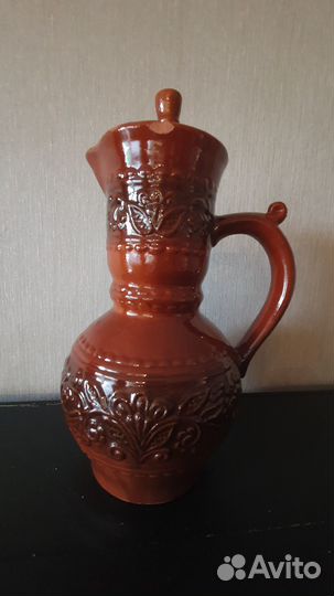 Глиняный кувшин с крышкой