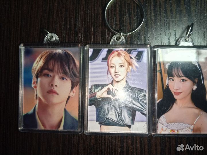 Кпоп значки