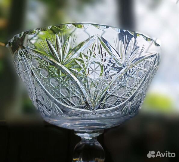 Ваза хрустальная на ножке
