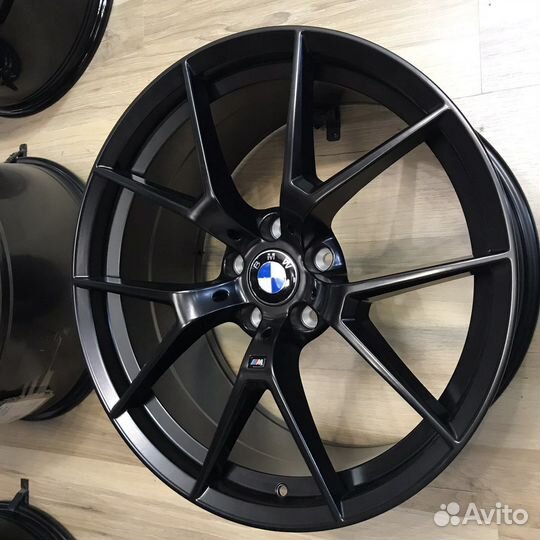 Диски разноширокие R20 на BMW M-стиль