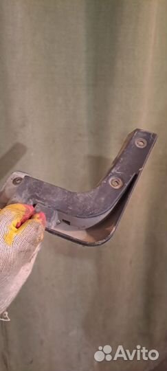 Брызговик передний левый Kia Rio 3 Киа Рио