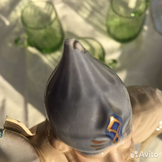 Фарфоровая статуэтка