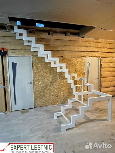 Лестница на металлокаркасе