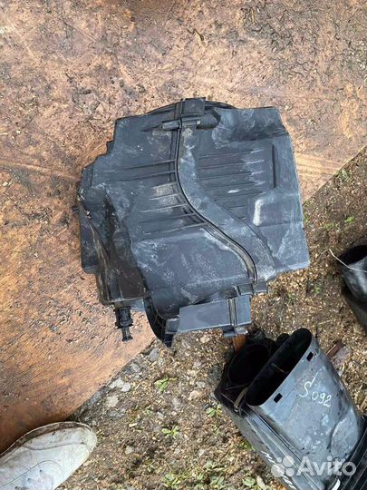 Корпус воздушного фильтра Ford Focus 2