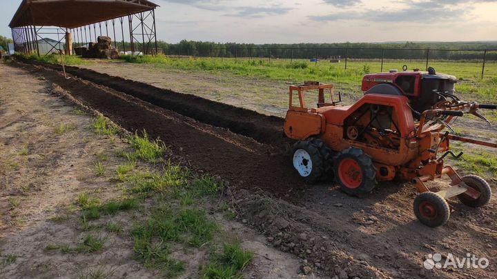 Копка траншей, траншеекопатель, бара