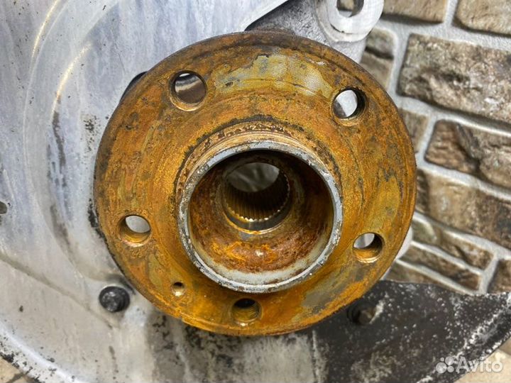 Цапфа/кулак поворотный передний правый Volvo XC90