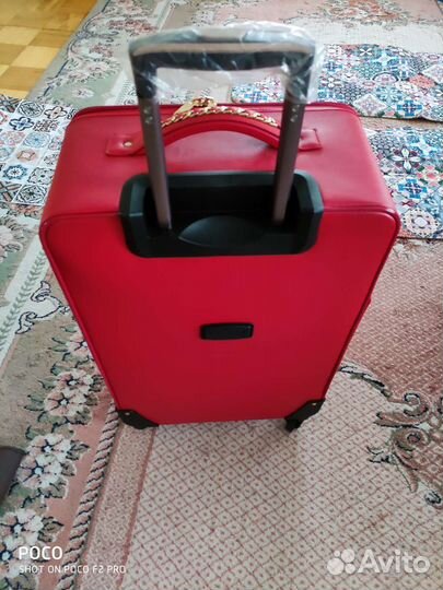 Чемодан на колесах новый