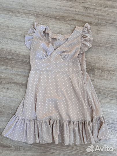 Платье бежевое в горошек