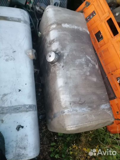 Топлевные баки на грузовик