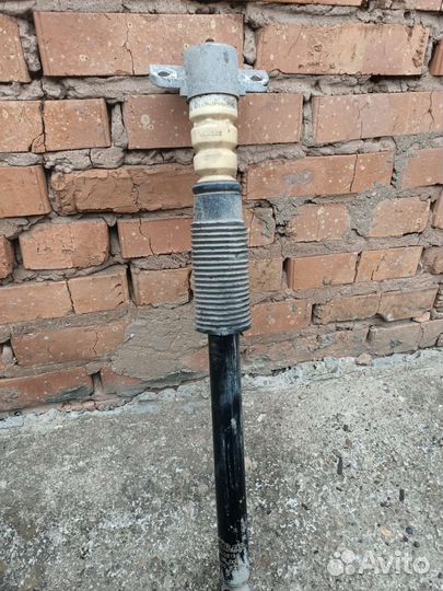 Стойка амортизатора задняя Opel Corsa D