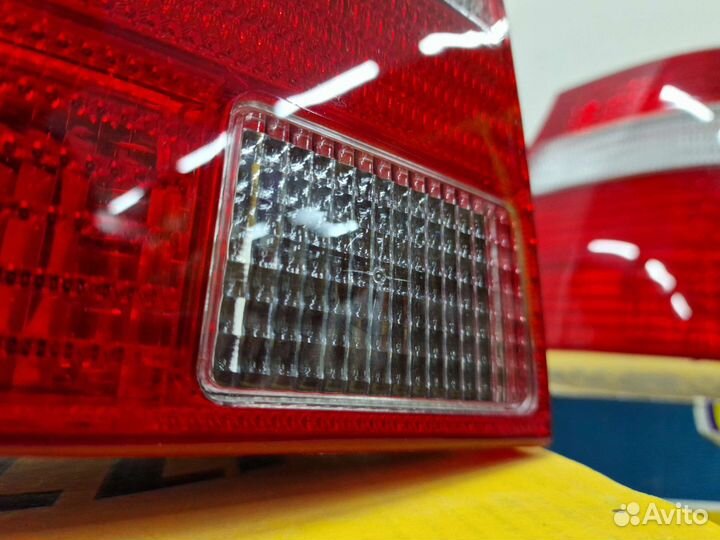 Задний левый Magneti Marelli фонарь VW Golf 4/IV