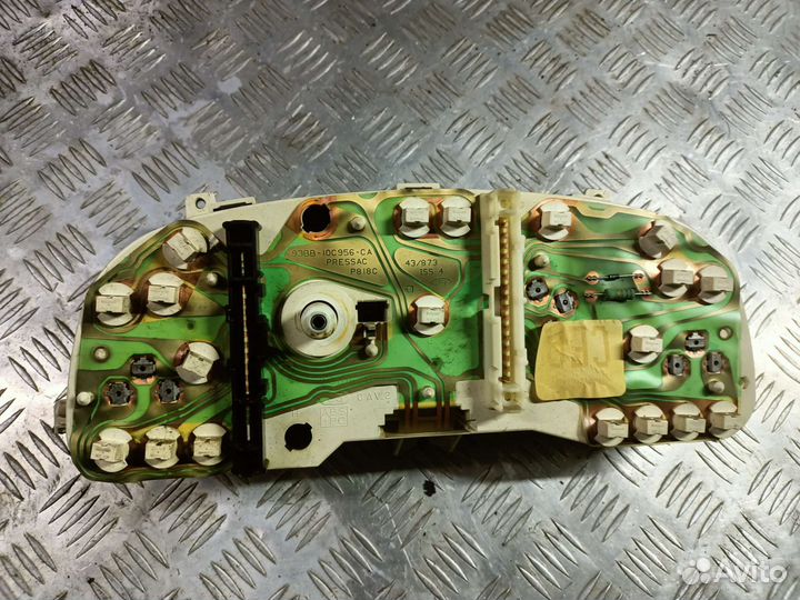 Приборная панель Ford Mondeo 1