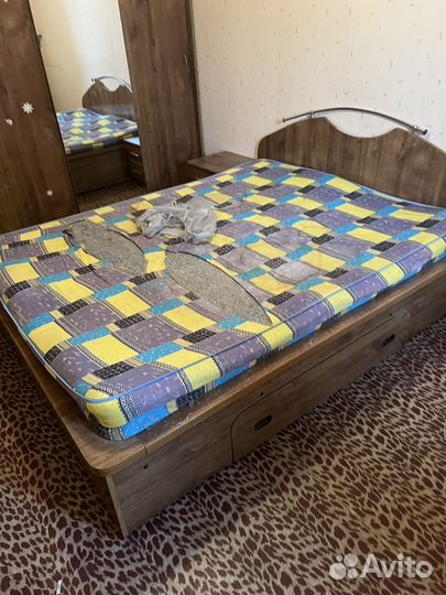 Продаю шкаф, кровать, прихожую