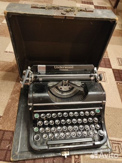 Печатная машинка Underwood Champion
