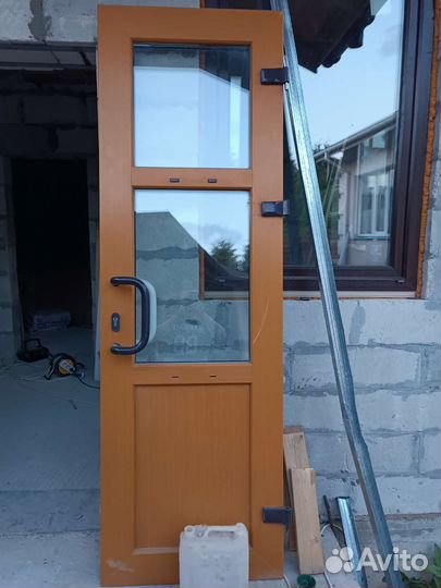 Дверь входная пластиковая